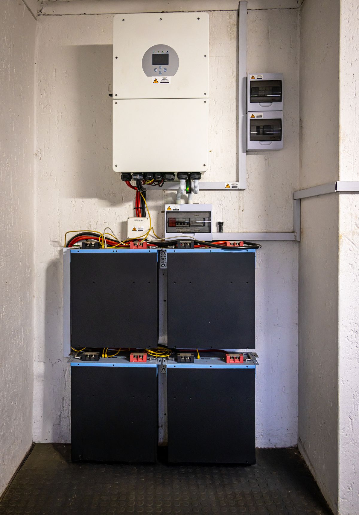 Residential inverter and battery cabinet set up for home energy management